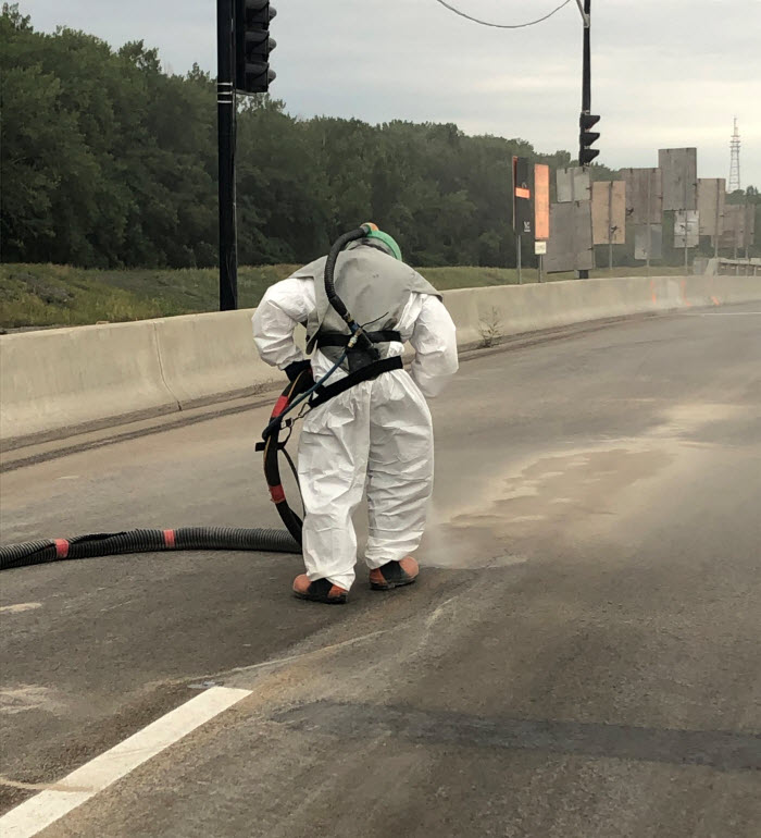 RETRAIT DE PEINTURE SUR ROUTE